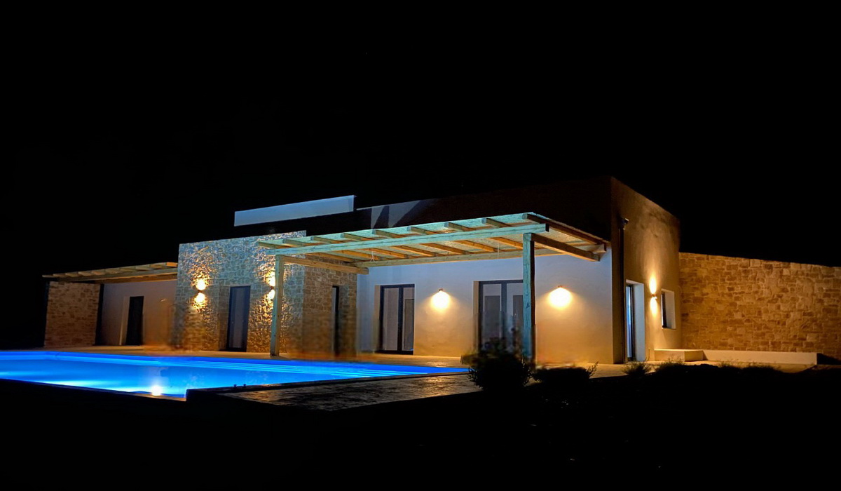 construction_chalkidiki_nikiti_night_exterior_01